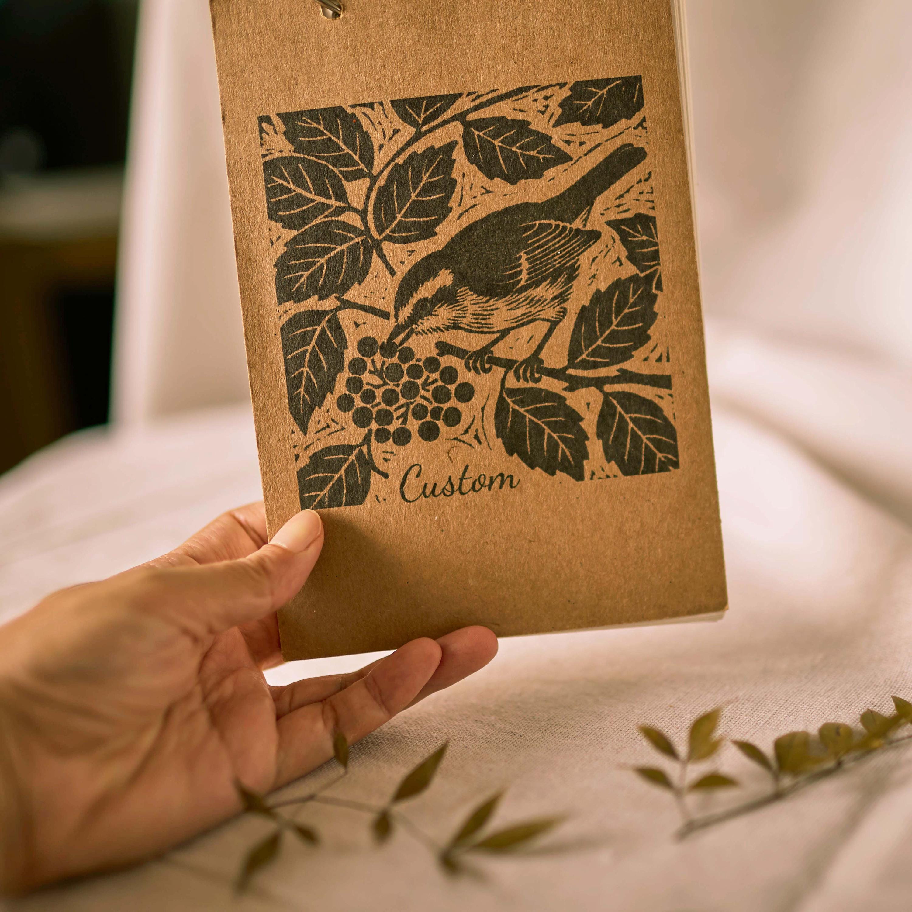 Personalisiertes Notizbuch mit Vogelskizze | Botanisches Naturtagebuch, Geschenk für Booktoker, personalisiertes Skizzenbuch