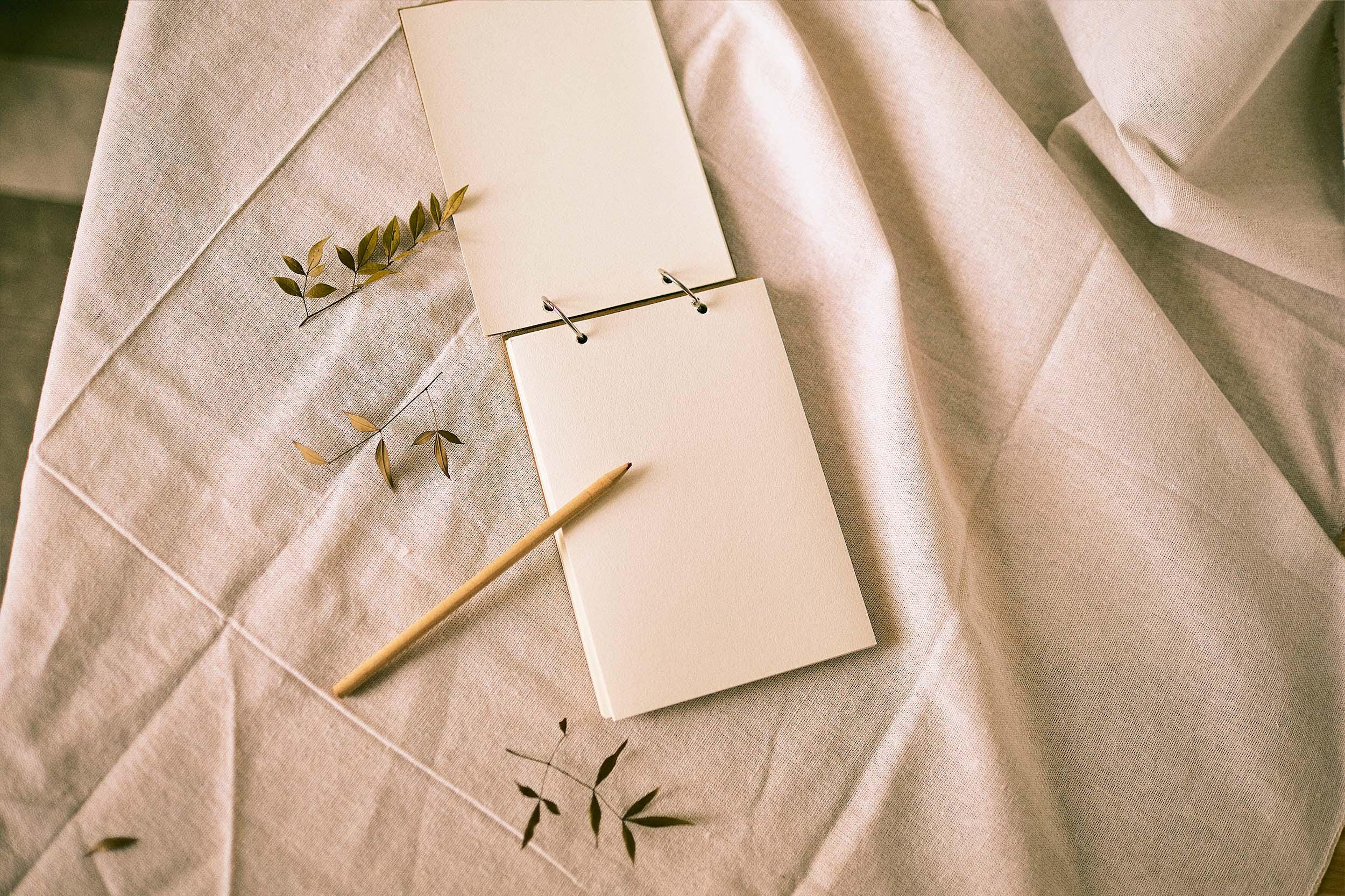 Personalisiertes Notizbuch mit Vogelskizze | Botanisches Naturtagebuch, Geschenk für Booktoker, personalisiertes Skizzenbuch
