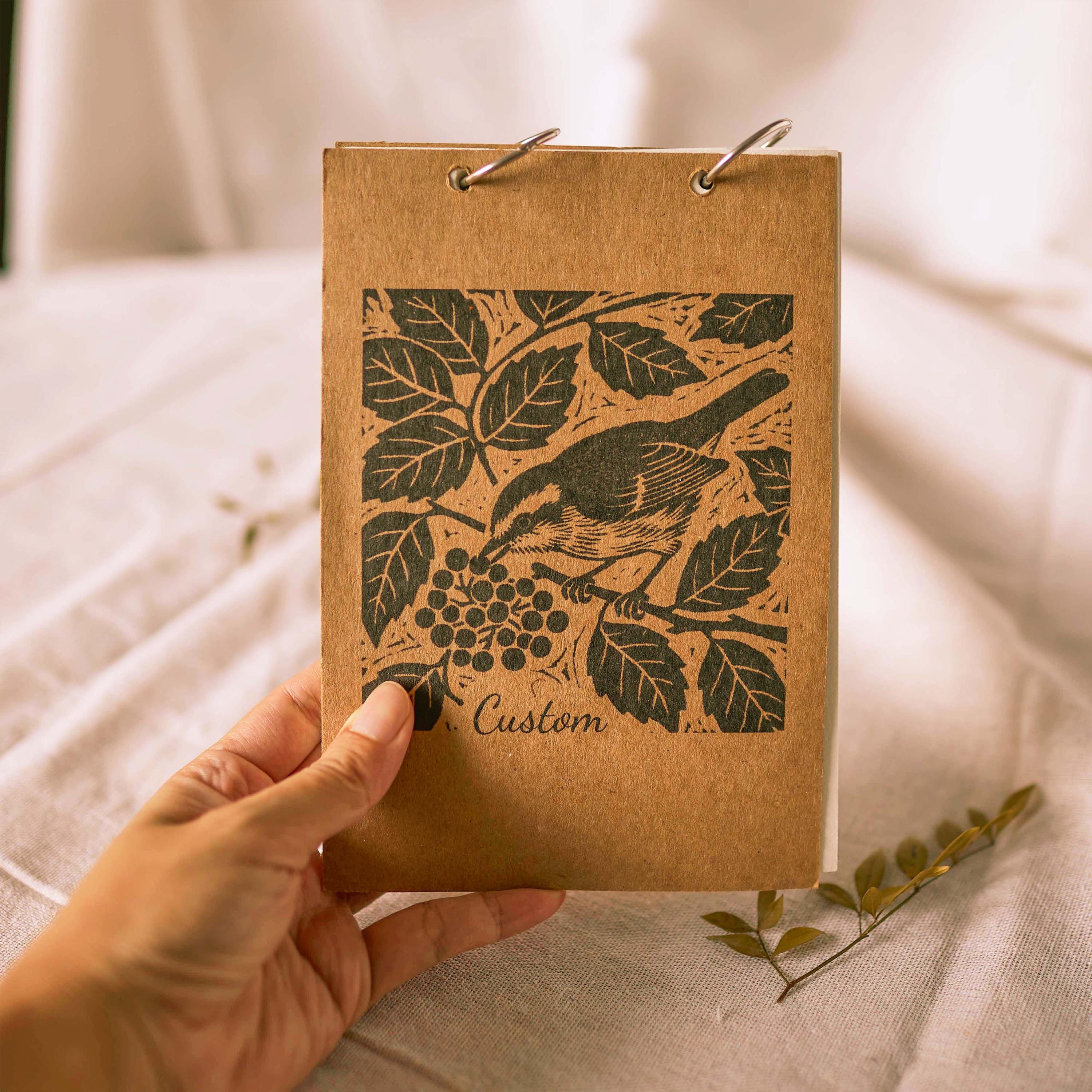 Personalisiertes Notizbuch mit Vogelskizze | Botanisches Naturtagebuch, Geschenk für Booktoker, personalisiertes Skizzenbuch